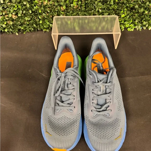 Hoka Arahi 7 - M8